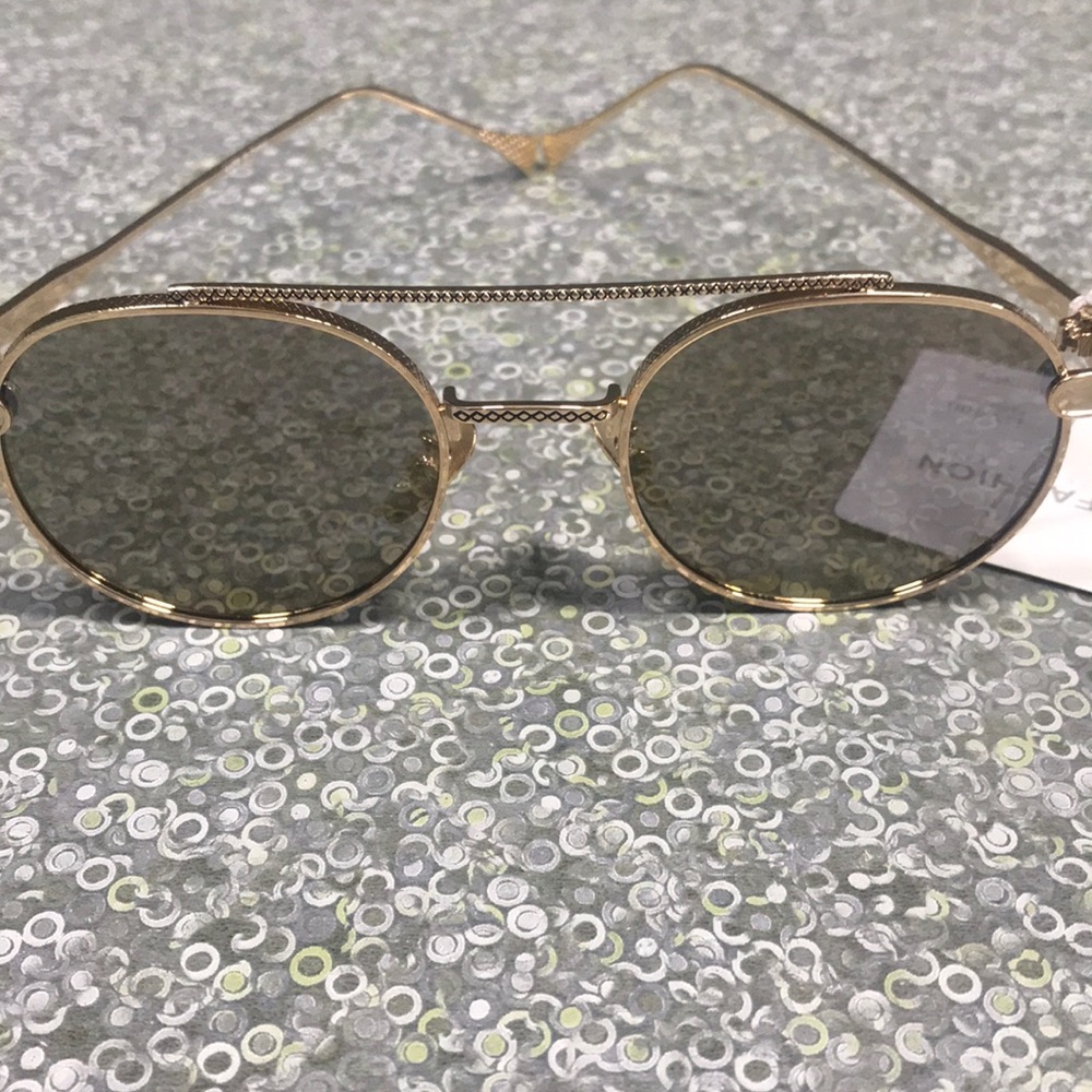 Fashion Eyewear Gold Tone Shades